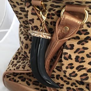 NWOT Tarina Tarantino leopard doctor bag